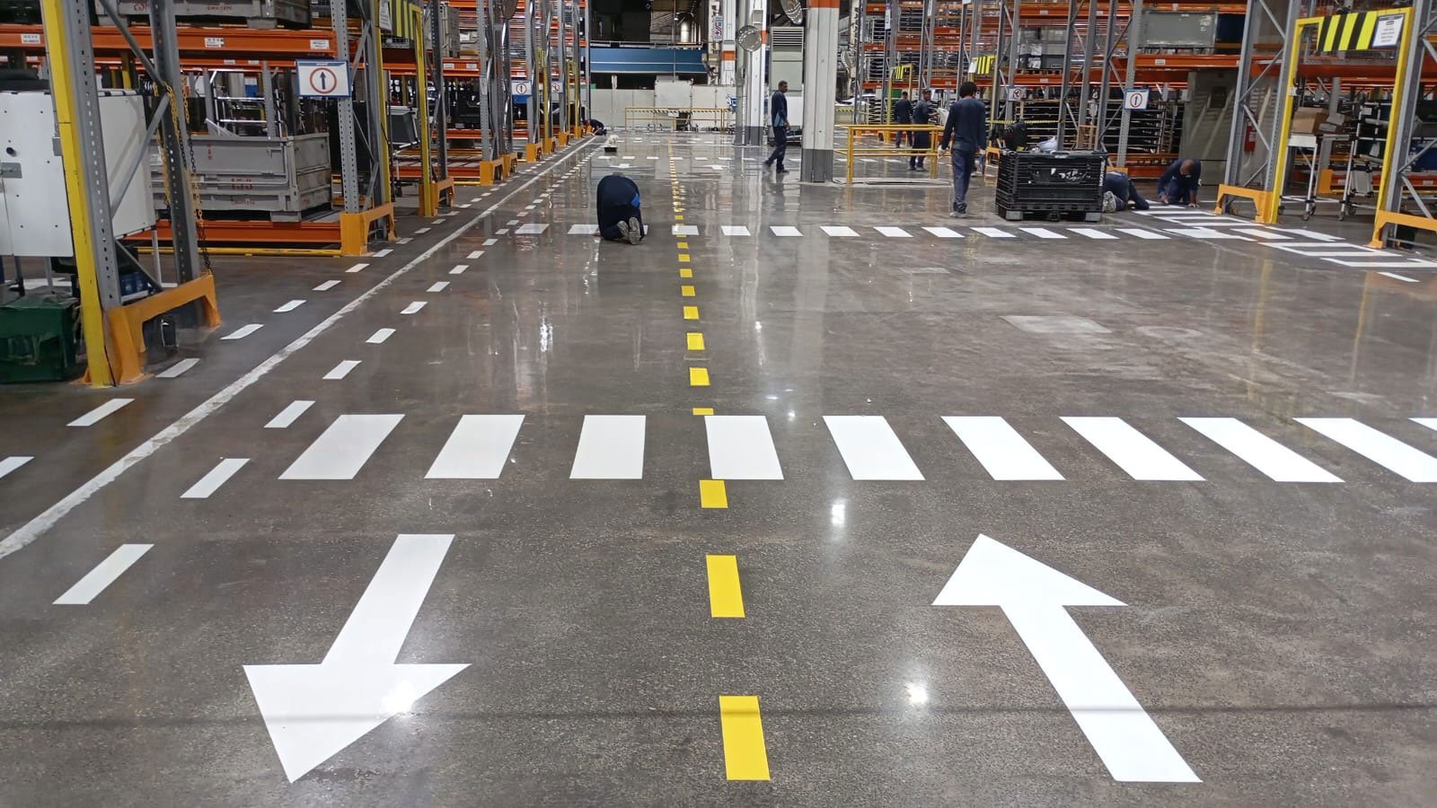 Piso-industrial-para-centros-logisticos-1-1-